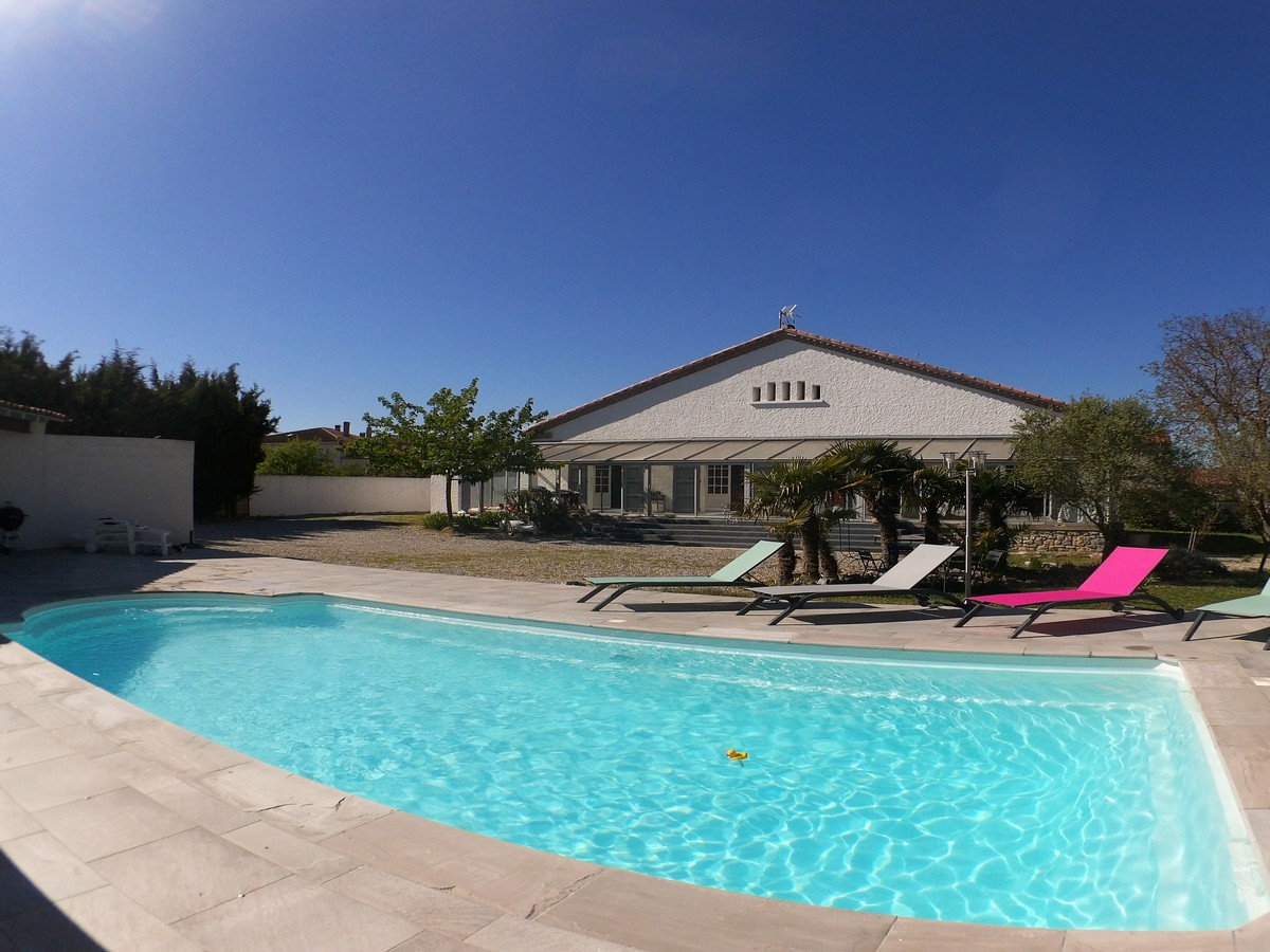 BELLES-VACANCES-MAISON-PISCINE