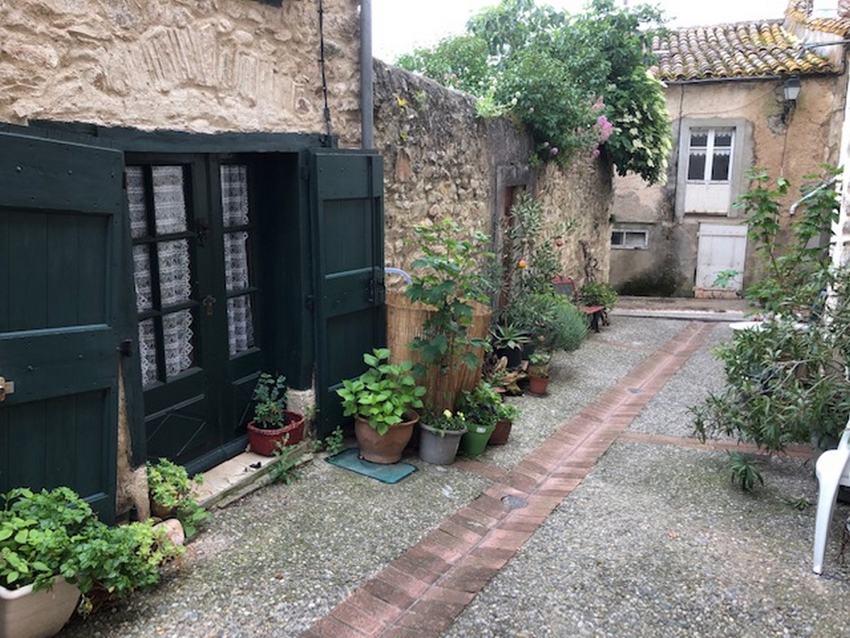 MAISON-DES-JARDINS-RUE-f7b84edba8f0439a93a54f0a40df8b27