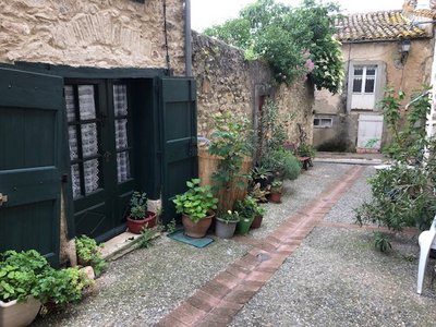 MAISON-DES-JARDINS-RUE-f7b84edba8f0439a93a54f0a40df8b27