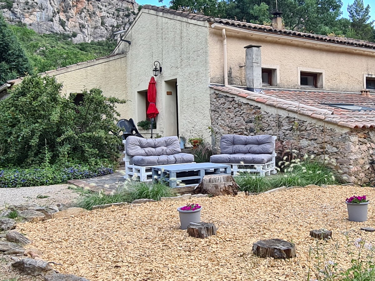 LA MONTAGNE PATIO